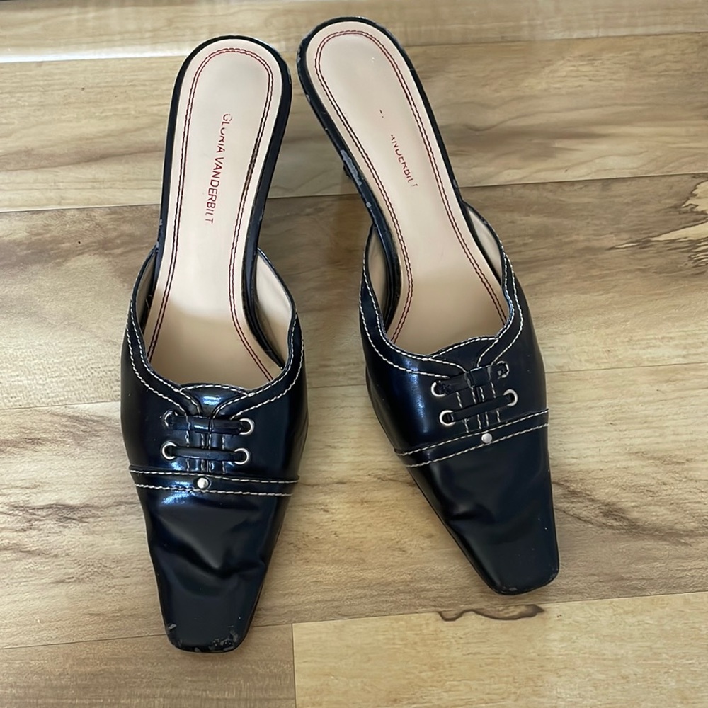 Pointed Toe Heels - Picture 1 of 4